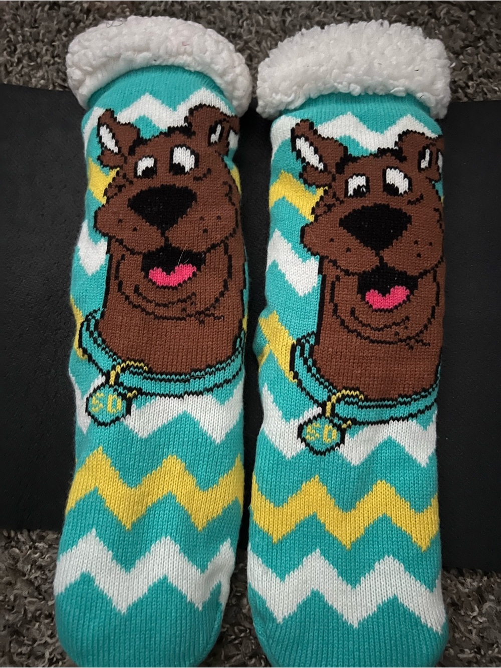 Scooby-Doo Cozy Fleece-Lined Dog Print Slipper Socks - Teal and Yellow
